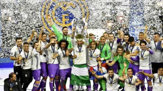 新老狼王对决！唐斯40+13吞惨败 华子38+4三分+4抢断飞翔庆祝（新旧狼王巅峰对决：唐斯40+13仍遭惨败，华子38分4记三分4抢断腾空庆祝）