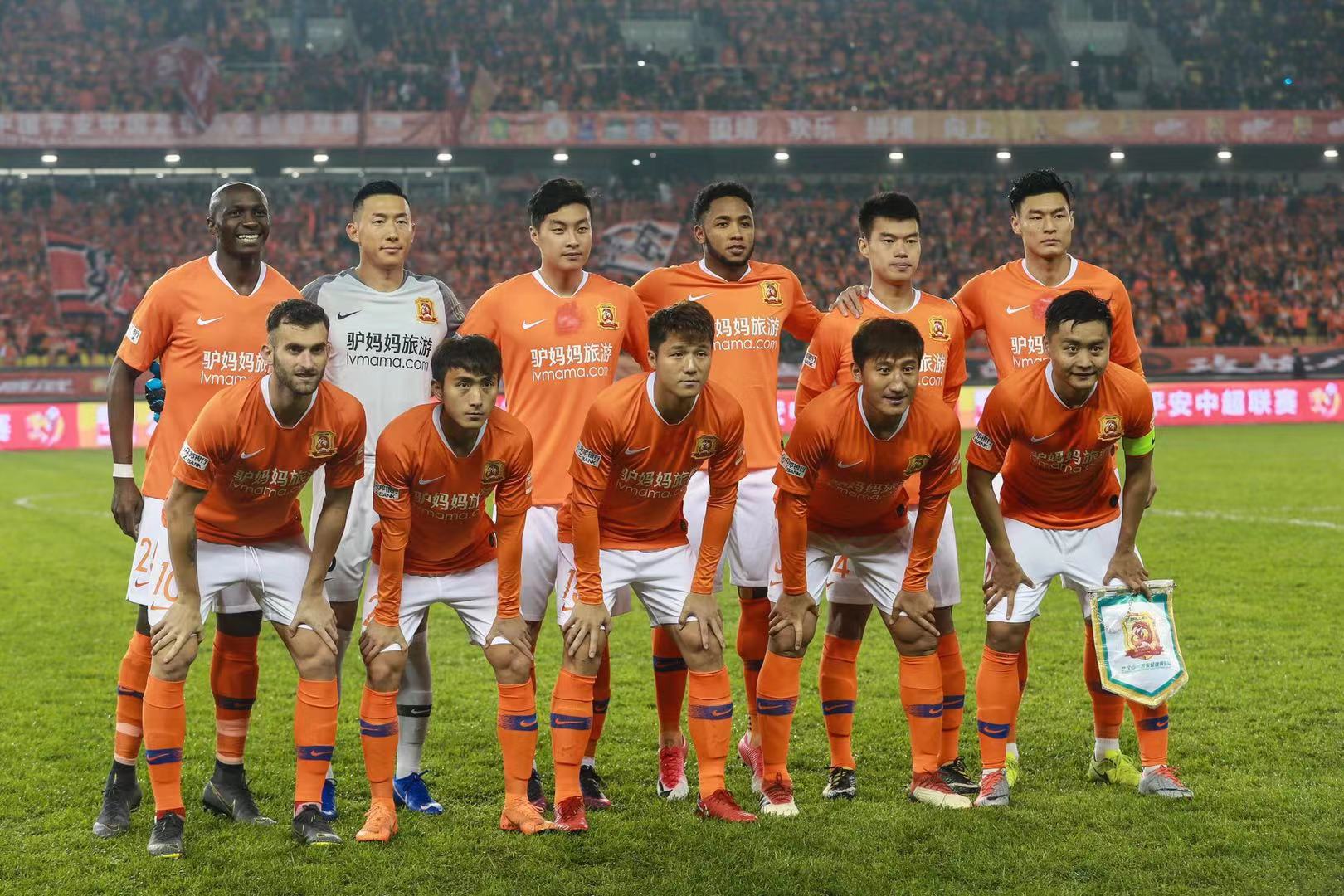 阿森纳签下双胞胎兄弟埃德温和霍尔格·金特罗，主教练阿尔特塔阻止本·怀特离队，球队领先曼城。